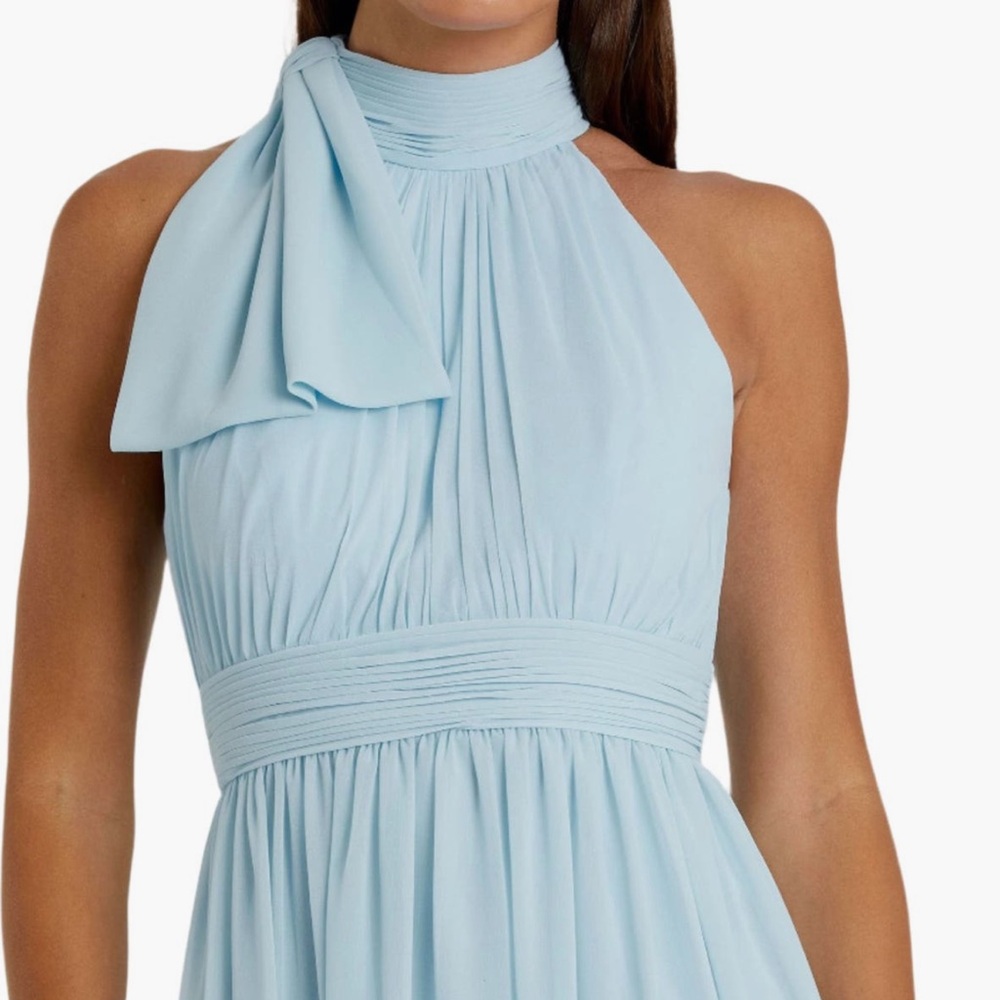 MAC DUGGAL HIGH NECK CHIFFON
GOWN Dress Powder Blue size 16. Worn once.